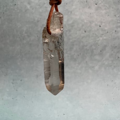 【ガウリシャンカール産】天然ヒマラヤスモーキークォーツ革紐ペンダント⑨/GauriShankar Himalayan Smoky Quartz Pendant