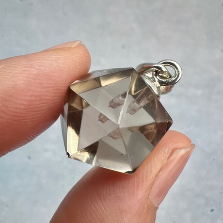 【ガウリシャンカール産】天然ヒマラヤ水晶"手磨き加工"イコサヘドロン"ペンダントトップ②/GauriShankar Himalayan Quartz "Icosahedron"Pendant Top