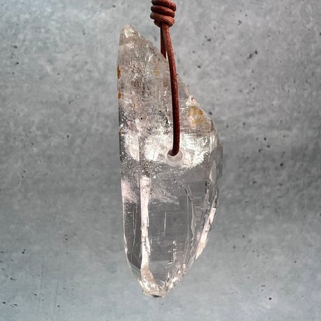 【ガネッシュヒマール産】天然ヒマラヤ水晶革紐付きペンダント③/GaneshHimal Limonite in Natural Pendant