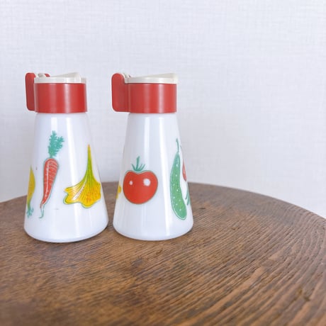 西ドイツ　ヴィンテージ　やさい柄ソルト&ペッパー瓶　ミルクガラス