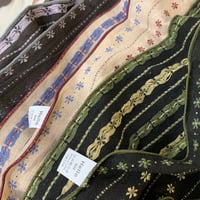【order】Embroidered Floral Scarf