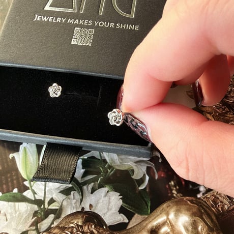 ANG l Rose Knot Stud Pierce