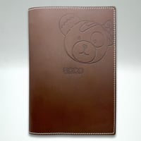 【送料無料・冷凍とんかつと同梱はできません】ボコられグマのボコ（BOCO）本革 A5ノートカバー　ガールズ＆パンツァー