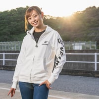 まとめ買いがお得‼今日から主役。VALINO  ジップパーカー  WHITE 2025