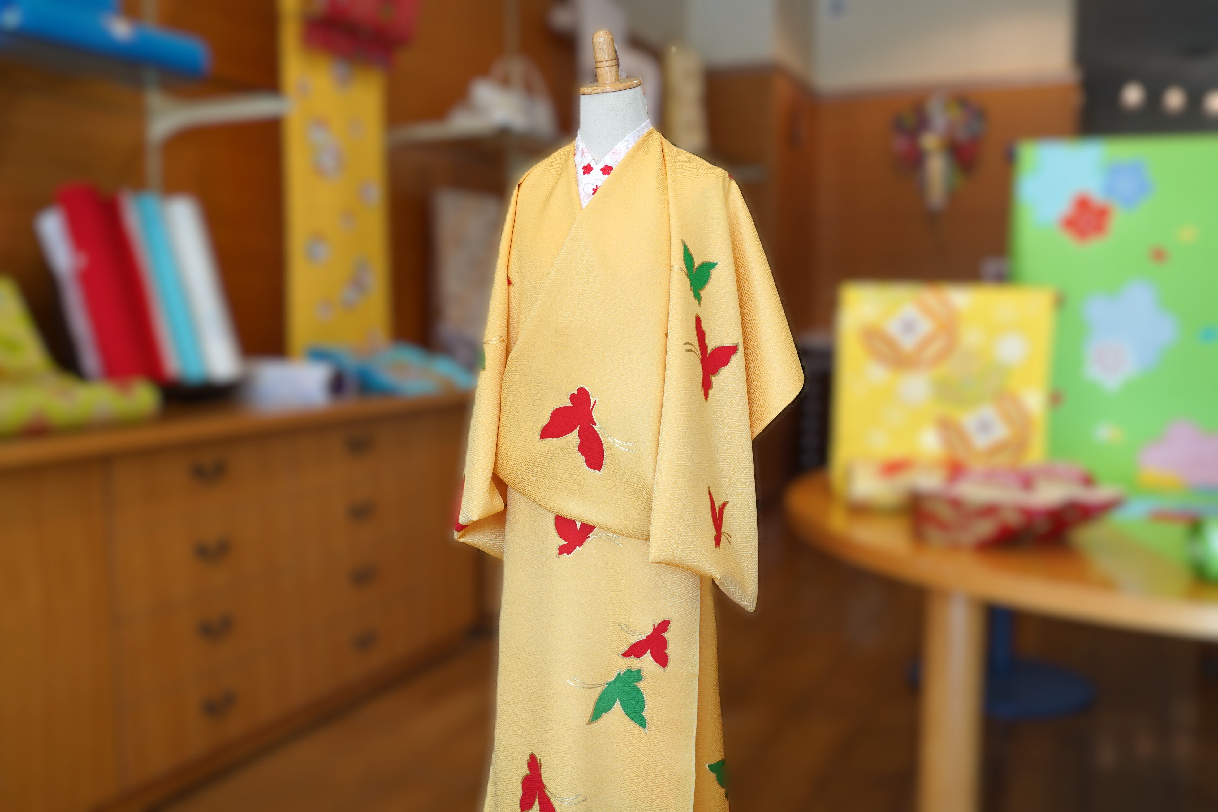 小紋「七五三・飛び柄小紋・蝶々」 | MINOKO STORE