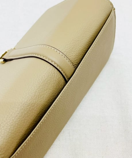ソフトレザー ベルトデザイン長財布