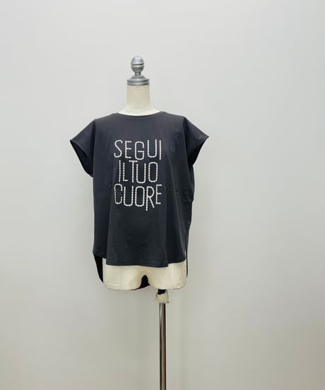 後ろファスナー ロゴTシャツ