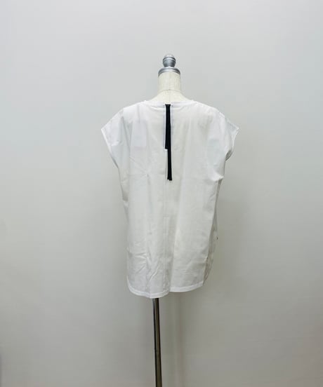 後ろファスナー ロゴTシャツ