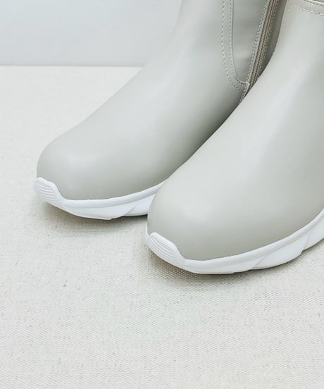 スニーカーブーツ