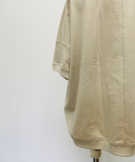 立体刺繍 Tシャツ