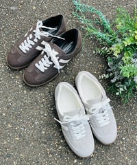 レースアップスニーカー