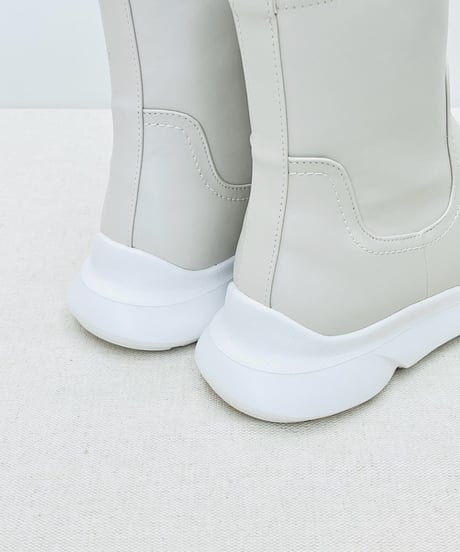 スニーカーブーツ