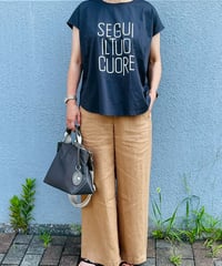 後ろファスナー ロゴTシャツ