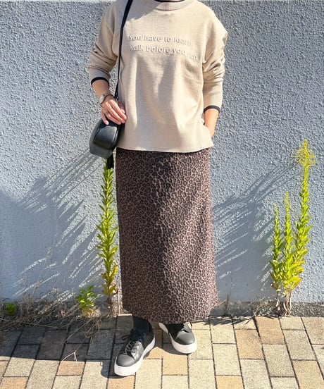 エンボス ロゴニット プルオーバー