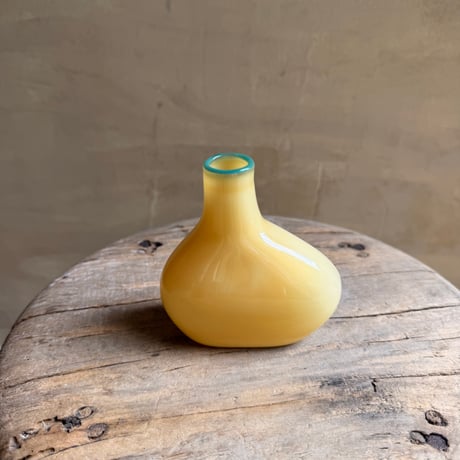 Milky Flowervase