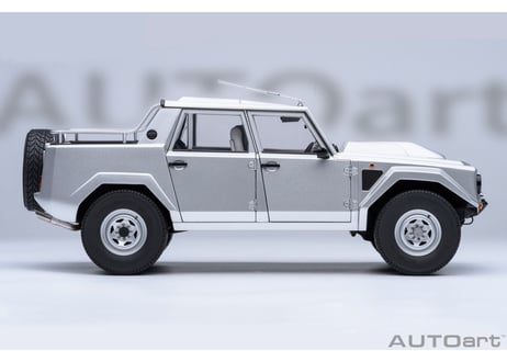 AUTOart 1/18　ランボルギーニ LM002 （メタリック・シルバー）　74553
