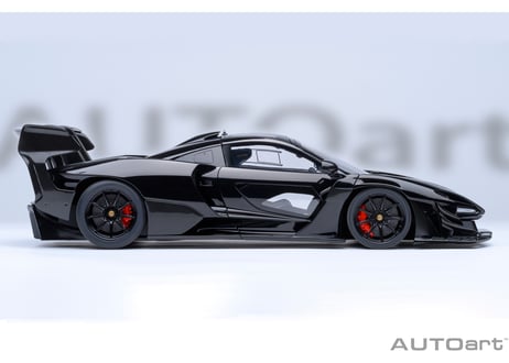AUTOart 1/18　マクラーレン セナ GTR （メタリック・ブラック）　81954