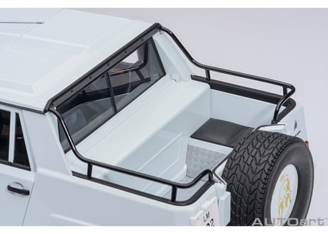 AUTOart 1/18　ランボルギーニ LM002 （ホワイト）　74549