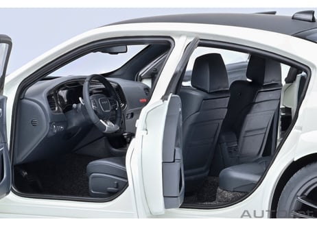 AUTOart 1/18　ダッジ チャージャー SRT ヘルキャット レッドアイ ジェイルブレイク （ホワイト／マットブラック ＜KNUCKLE WHITE＞）　71751