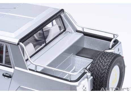 AUTOart 1/18　ランボルギーニ LM002 （メタリック・シルバー）　74553