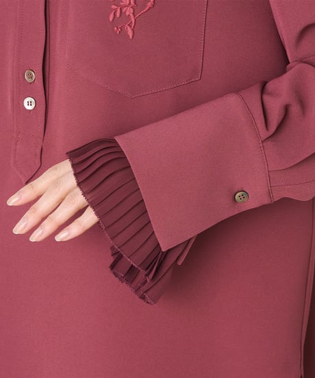 DOUBLEWEAVE ×PLEATS BLOUSE