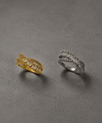 TIGRIS | cross baguette ring