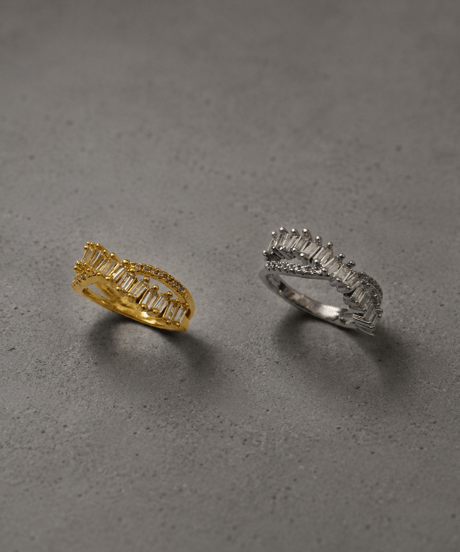 TIGRIS | cross baguette ring