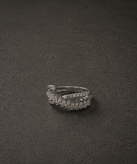 TIGRIS | cross baguette ring