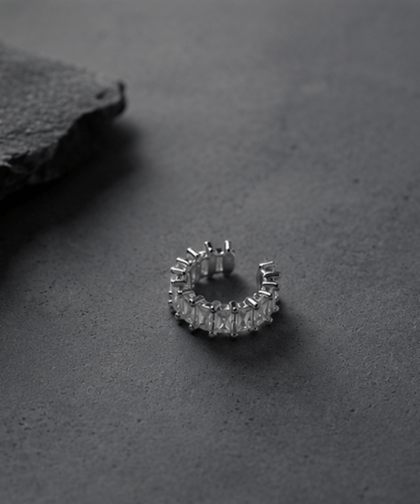 TIGRIS | baguette eternity earcuff