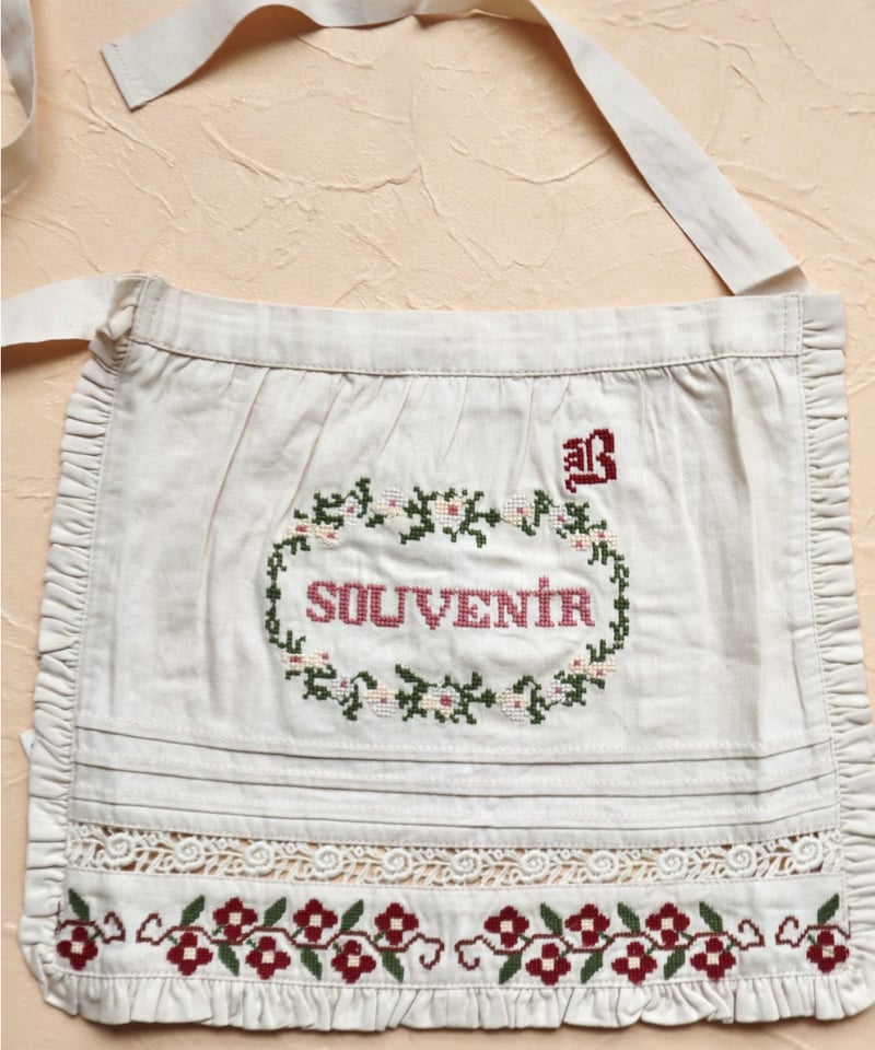BONJOUR DIARY] APRON WITH MULTI COLOR EMB | I