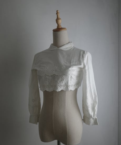 1970's eyelet lace short blouse