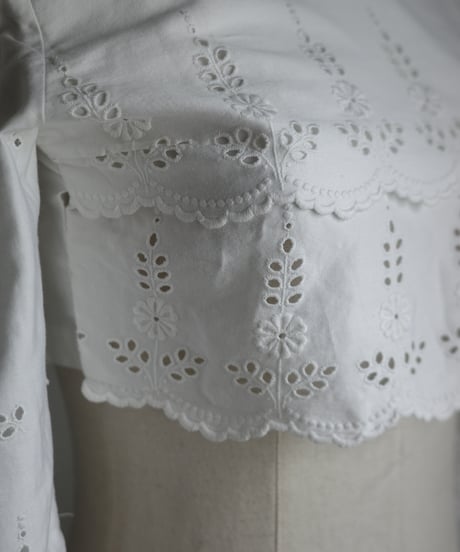 1970's eyelet lace short blouse