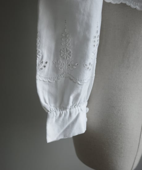 1970's eyelet lace short blouse