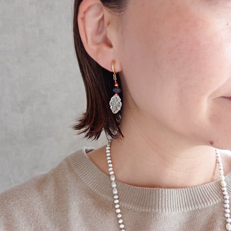 Moroccan Flower Carving × sapphire earring − E232