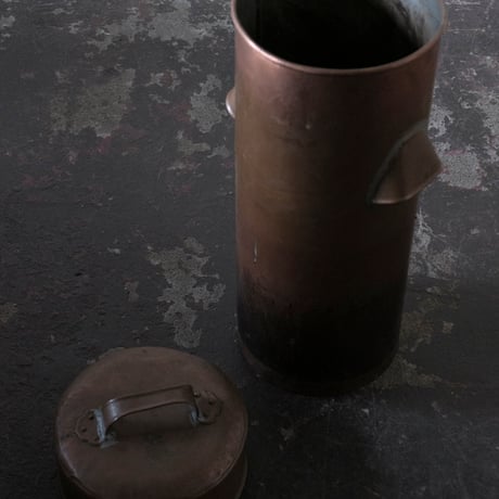 銅製　蓋付き筒型容器