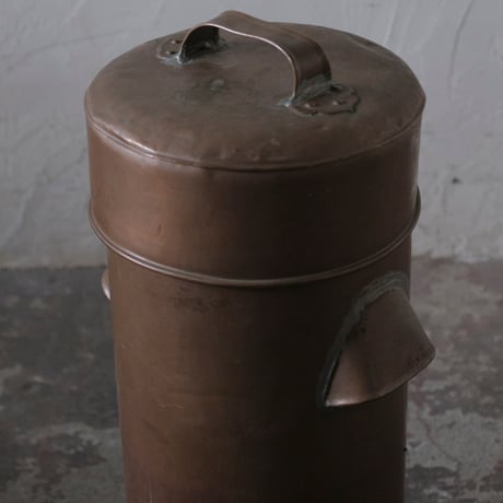銅製　蓋付き筒型容器