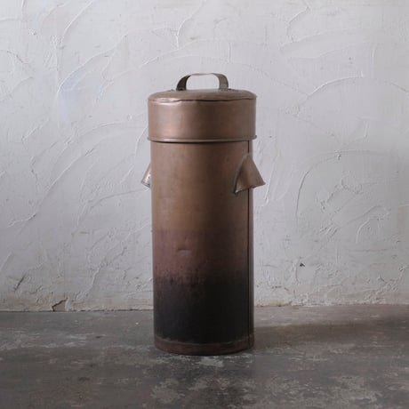 銅製　蓋付き筒型容器