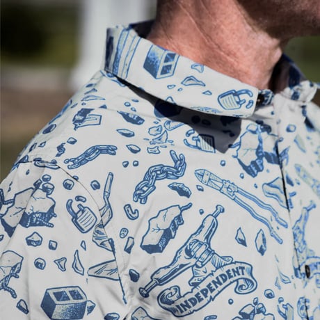 INDEPENDENT アパレル シャツ 半袖 インディペンデント　Under The Bridge Pattern Independent Mens Shirt (Concrete/Blue)