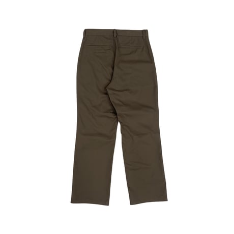 KNEE TUCK CHINO [BROWN]