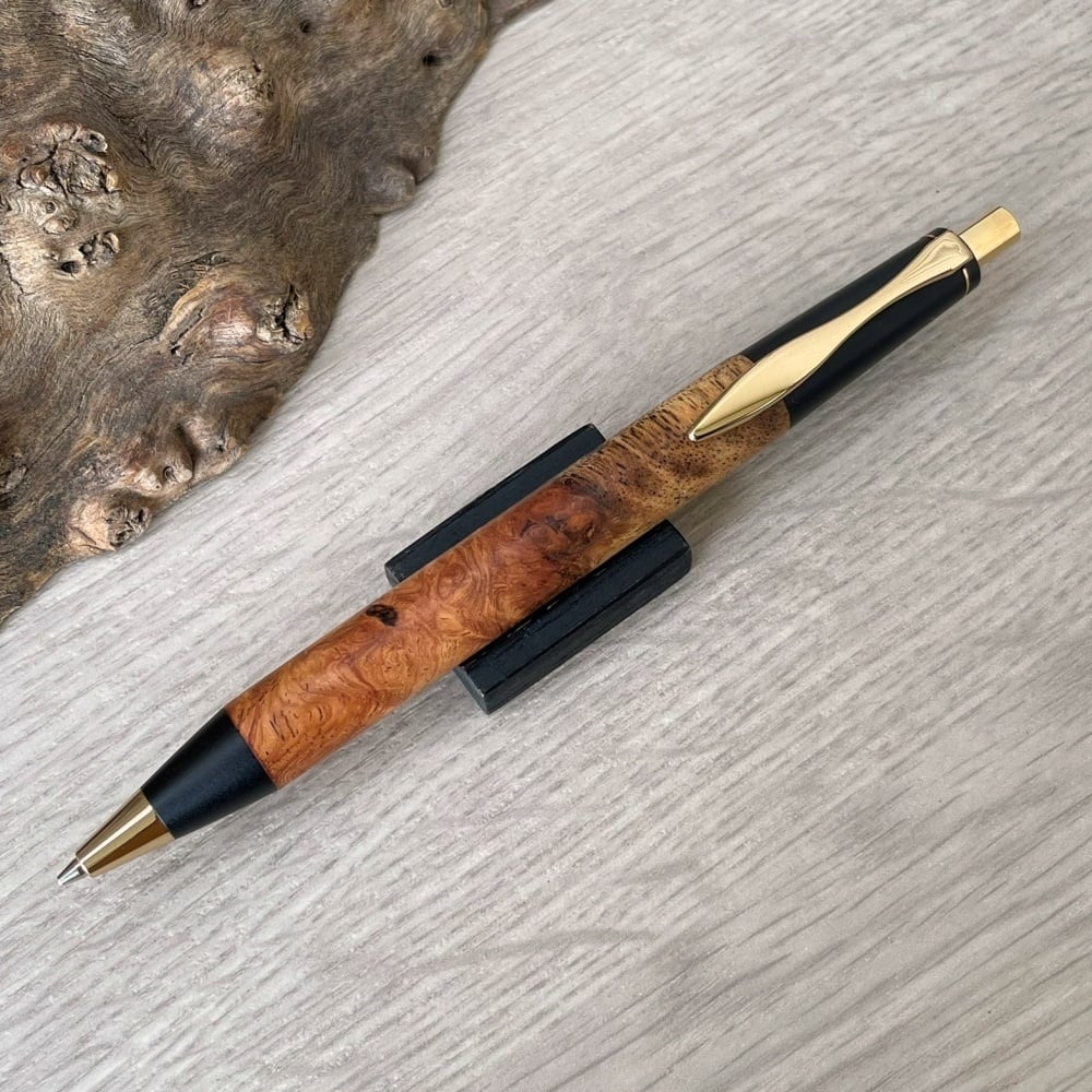 花梨瘤紅白 / SINPEN / 2つの内部機構を持つ新感覚の木軸ペン
