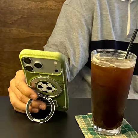 K23207 サッカーフィールド MagSafe対応リング付き iPhoneケース