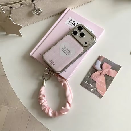K23338 ハートチェックストラップ付きiPhoneケース
