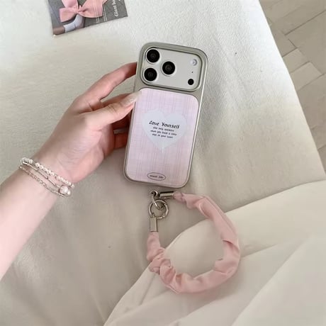 K23338 ハートチェックストラップ付きiPhoneケース