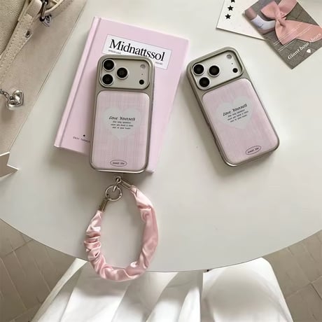K23338 ハートチェックストラップ付きiPhoneケース