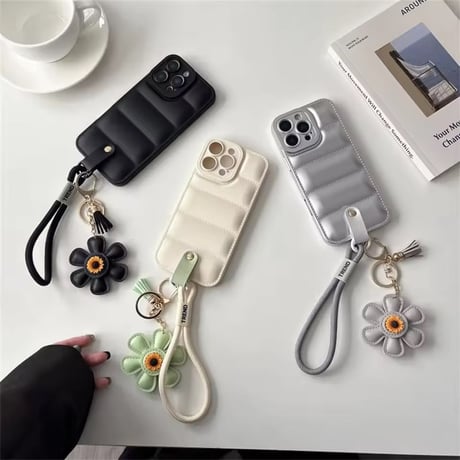 【即納商品】K22950 お花チャーム付きキルティングストラップiPhoneケース