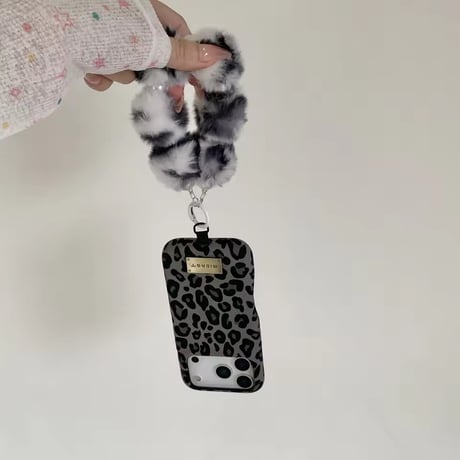 K23301 レオパードファーショルダー付きiPhoneケース