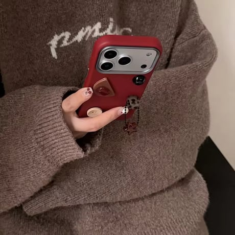 K23330 レトロチャームストラップ付きiPhoneケース