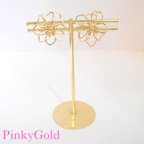 フラワーピアス　thin flower ゴールド　ピンクゴールド