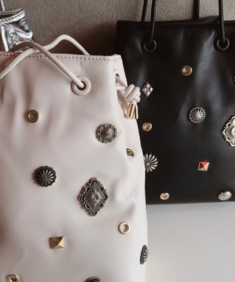 concho×studs shoulder bag