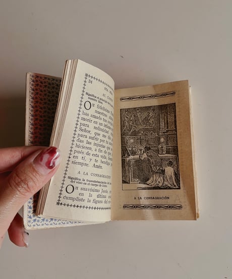 【スペイン蚤の市】 vintage mini prayer book  1940年代もの